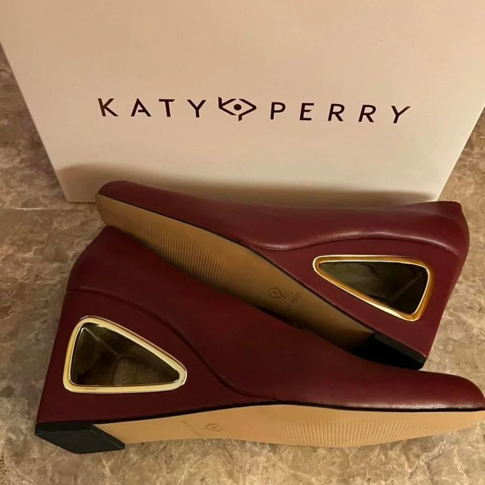 Katy Perry Hollow Wedge Cranberry Faux NIB Women's Size 9.5M NEW See Thru Heel..